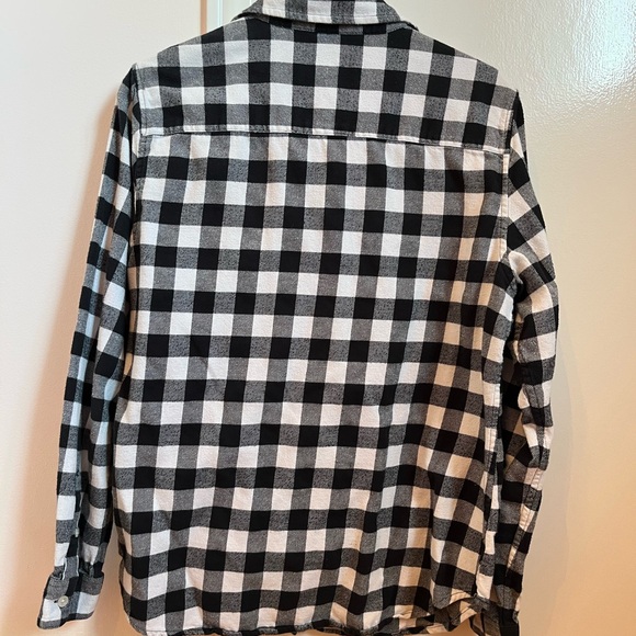 Black and White Plaid Button-Up Shirt - Picture 3 of 8